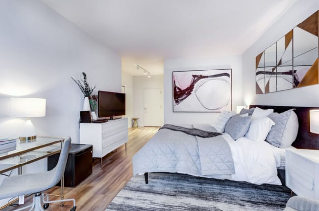 Photo - 801 W Blackhawk St Apartment