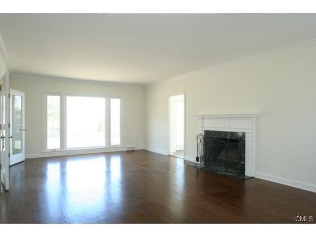 Photo - 817 Newfield Ave