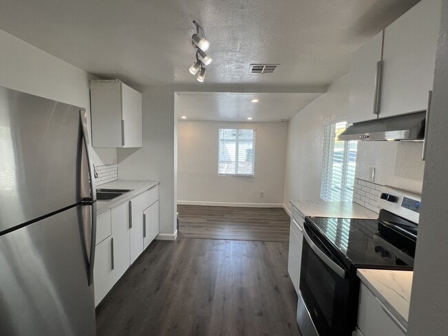 1445 E Taylor St Unit 2