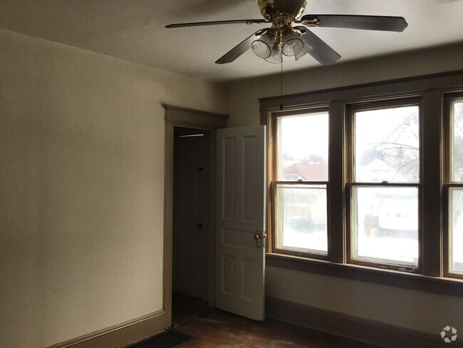 Building Photo - 4047-4049 N 19th St Unit Upper Rental