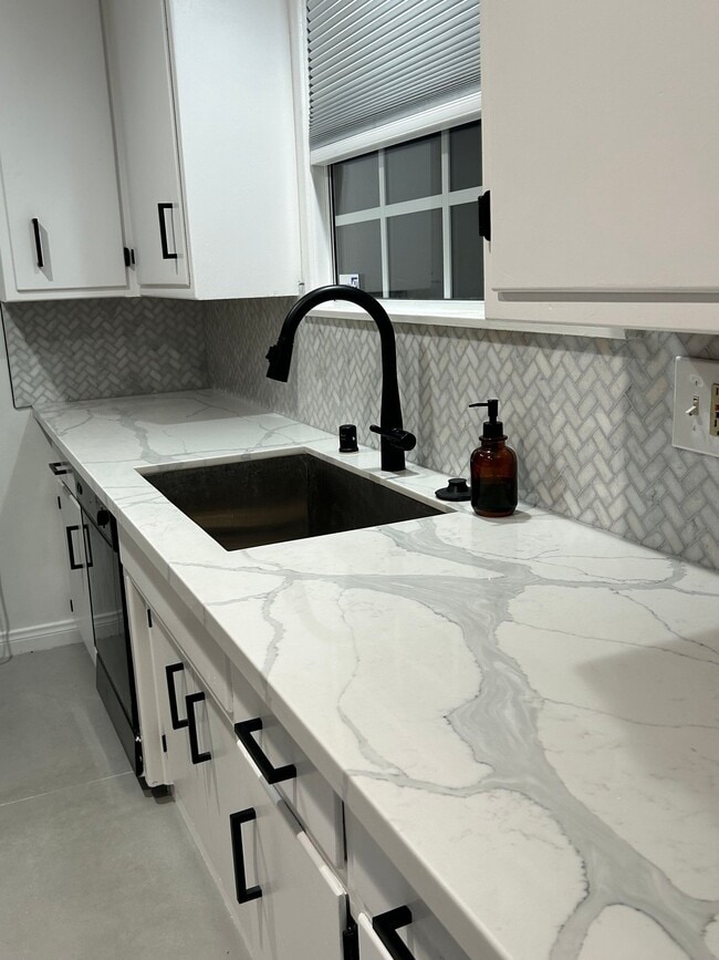 Photo - 17124 Horace St Unidad 1