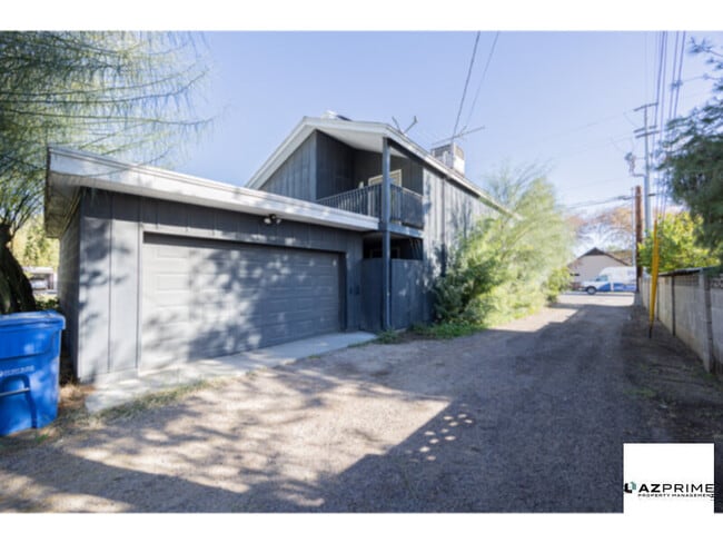 Photo - Step into a 3/2 Home that Delivers Instant Comfort, Character, and Convenience in the Heart of Phoen