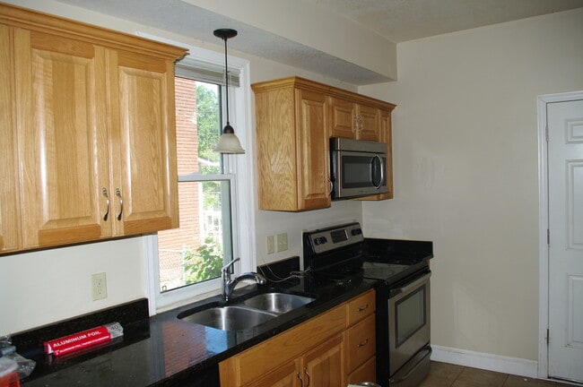 Photo - Large Garage!! Large 3 Bedroom House in Midway near Green Line
