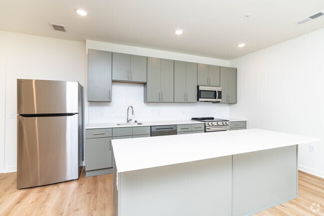 2BR, 2BA - 1028SF - Kitchen