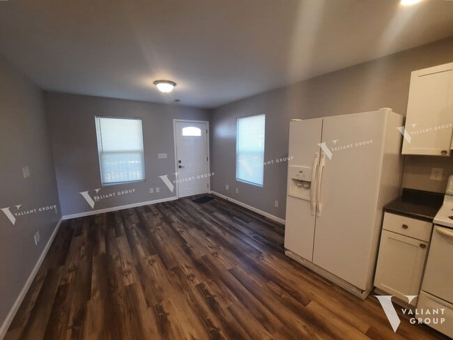 Photo - 2 Bedroom House for Rent | Easy Access to Kansas & Chestnut Expwy