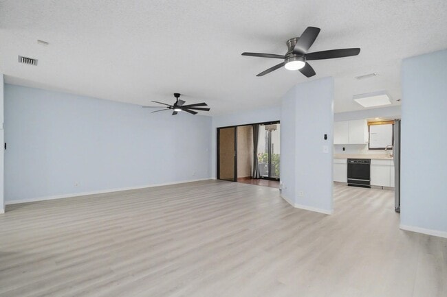 Photo - 3351 Emerald Oaks Dr Unit 103