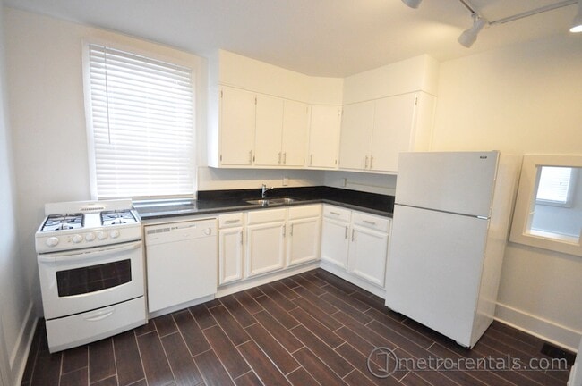 Kitchen - 576 S 9th St Unit B