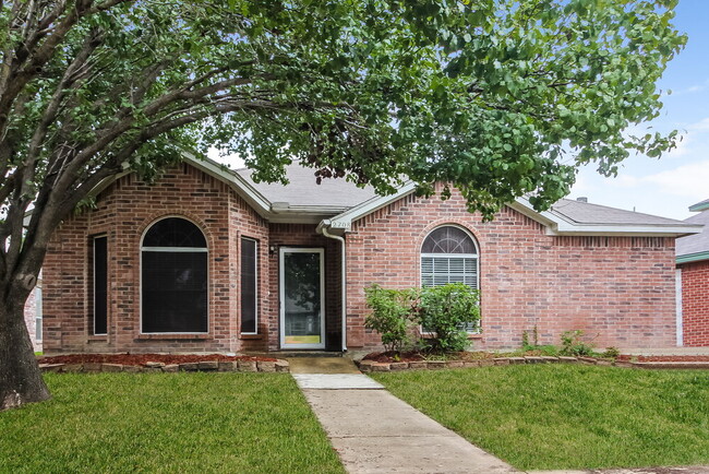 Photo - 2708 Hidden Springs Dr House