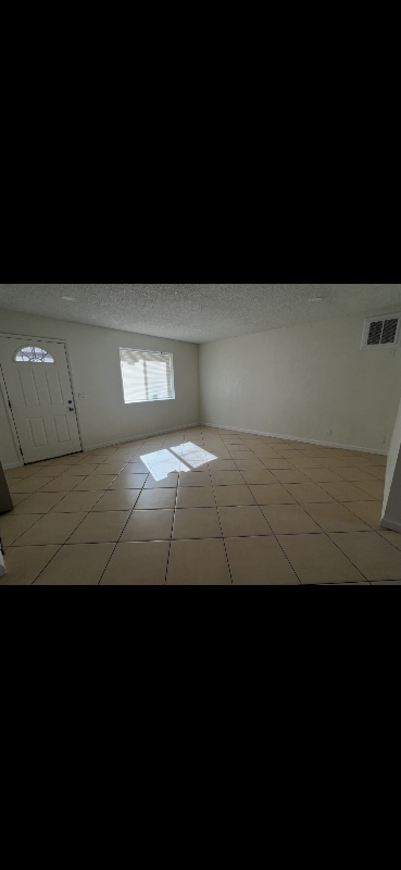 16390 Smoke Tree St Unidad 16390