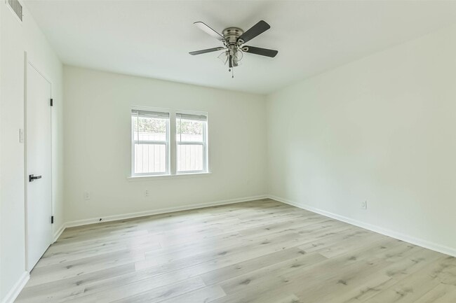 Building Photo - 5922 Fairdale Ln Unit C