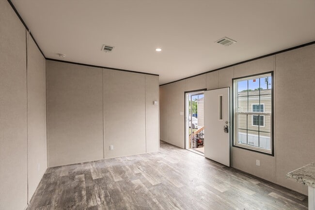 Photo - 190 SW 16th St