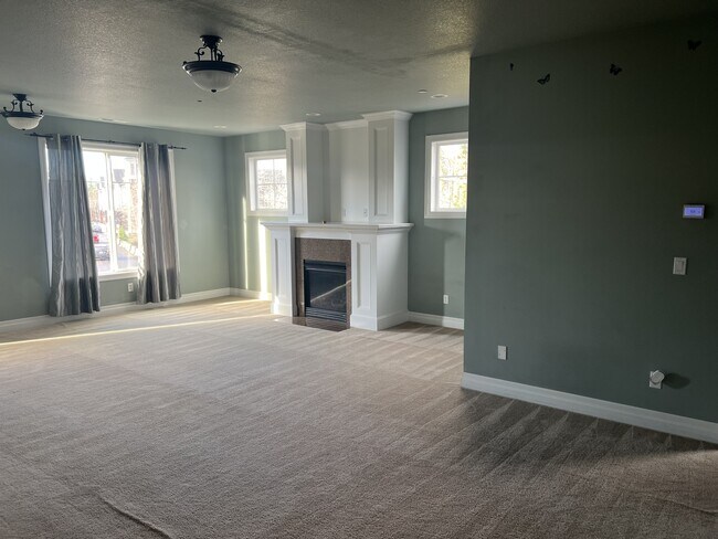 Photo - 1526 NE Market Dr