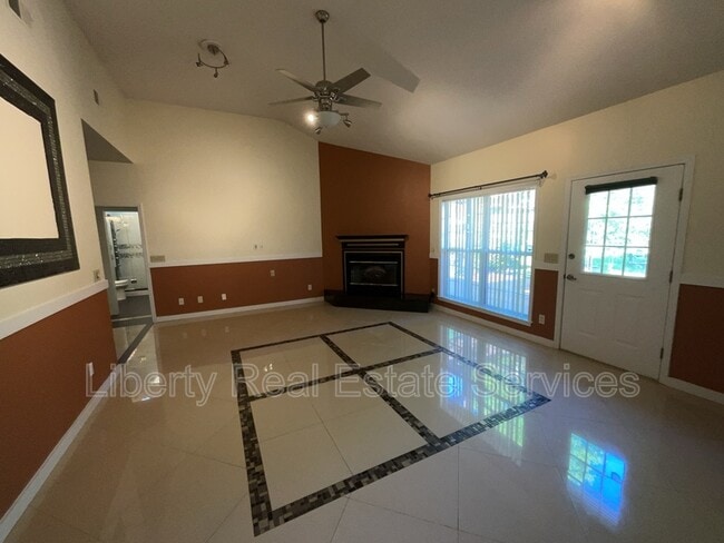 Photo - 380 Tremain Dr
