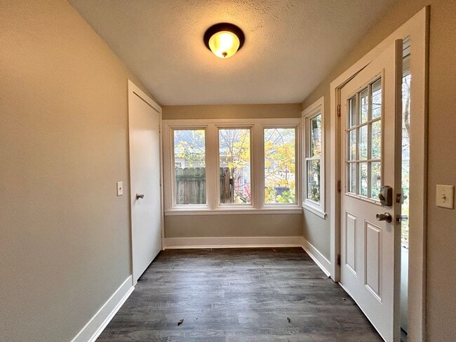 Building Photo - Three Bedroom Single Family Home - Southeast Grand Rapids