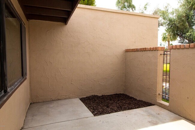 Photo - Amazing home is now available in heart of Glendale/ Utilities included only $1550.00