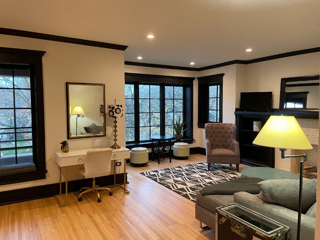 Photo - 1126 W Morse Ave Unit 2W