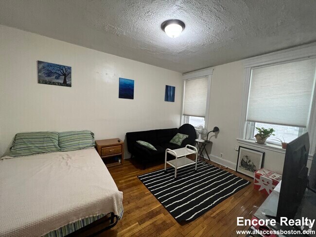 Building Photo - 382 Riverway Unit 1 Rental
