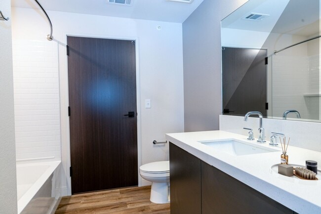 1 Bedroom & 1 Bedroom + Den at UC!
