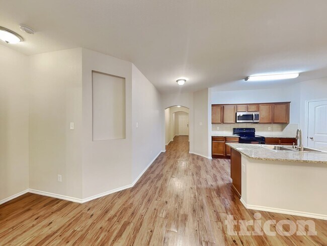 Photo - 3025 Iris Dr