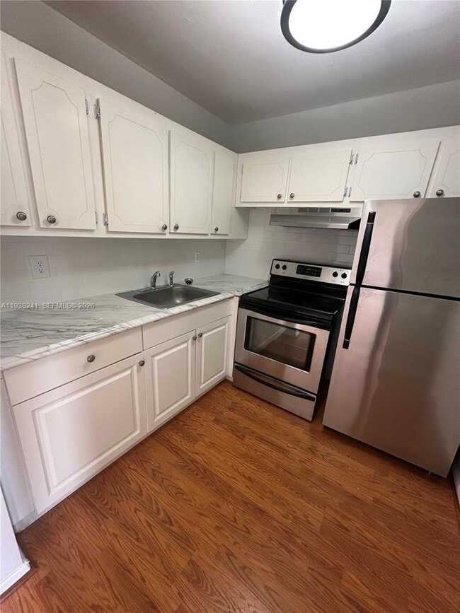 Building Photo - 118 Brighton C Unit 118