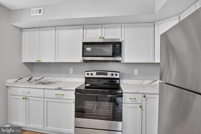 Building Photo - 4436 Lord Loudoun Ct Unit 14-5