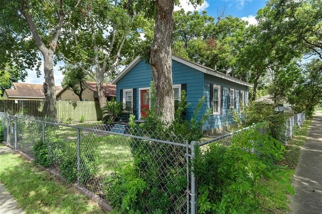 Photo - 502 6th Ave N