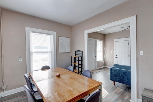 Photo - 1918 W Washington St Unidad 1