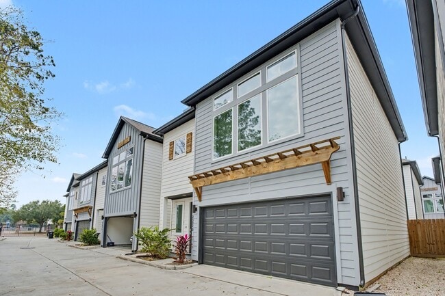 Building Photo - 2504 W Tidwell Rd