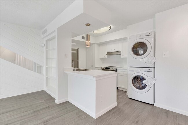 Building Photo - 2800 Jeanetta St Unit 2104