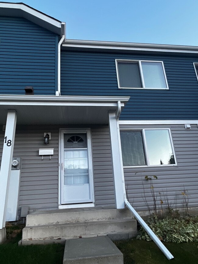 Building Photo - Townhouse in Crawford/Millwoods Area SE - Half Off 1st Month Rent! Unit 18
