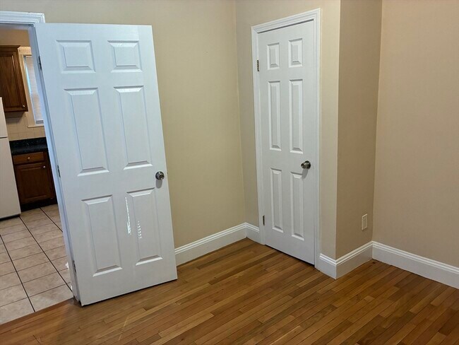 Photo - 71 W Selden St Unidad 1