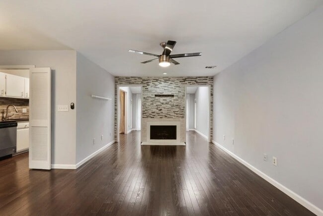 Photo - 8740 Roswell Rd Unidad 10H Rental