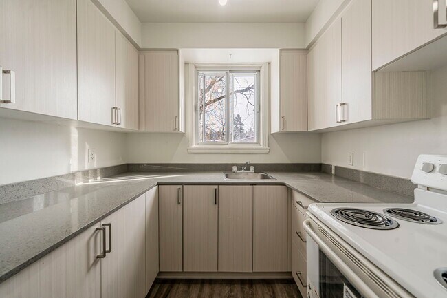 Photo - 3030 Av Linton