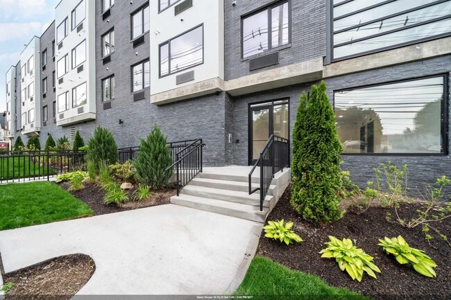 Building Photo - 3309 Liberty Ave Unit 208
