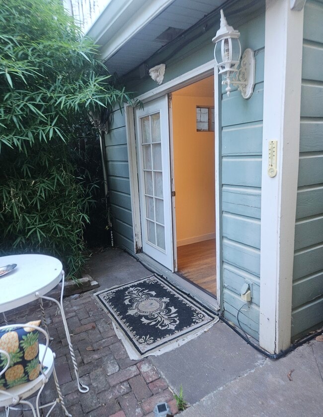 Photo - 808 E St