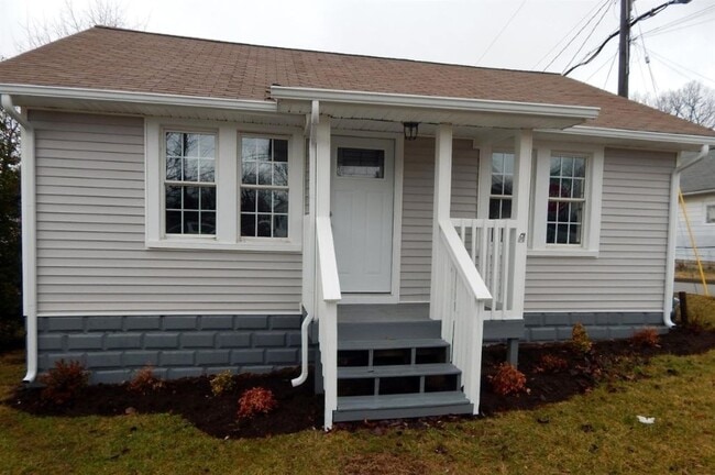 Photo - 301 Thompson Rd