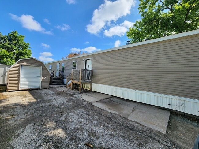 Building Photo - 700 W Ridgeway Ave