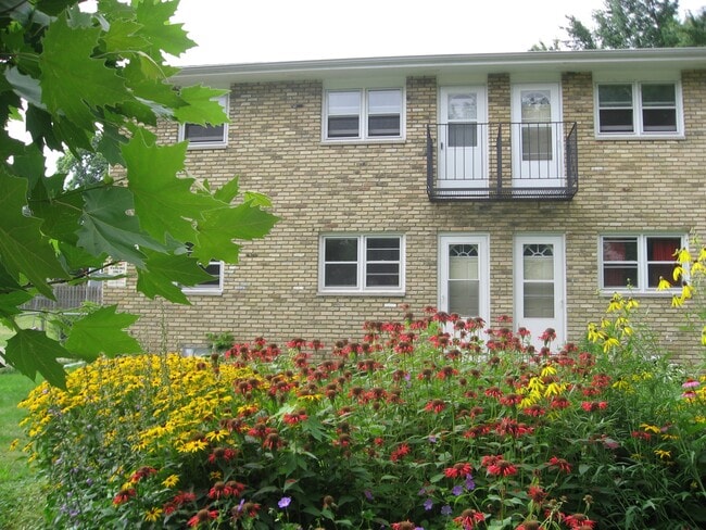 Building Photo - 205 Sunny Meade Ln Unit #4