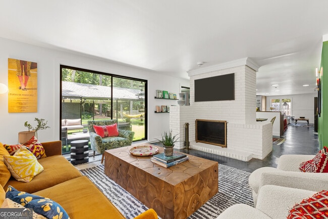Photo - 3252 W Roxboro Rd NE