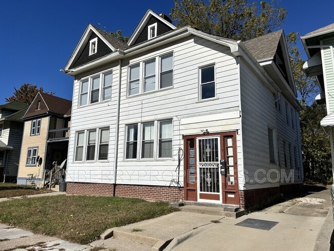 Building Photo - 102 Melrose Ave