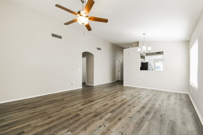 Photo - 94 W Gail Dr