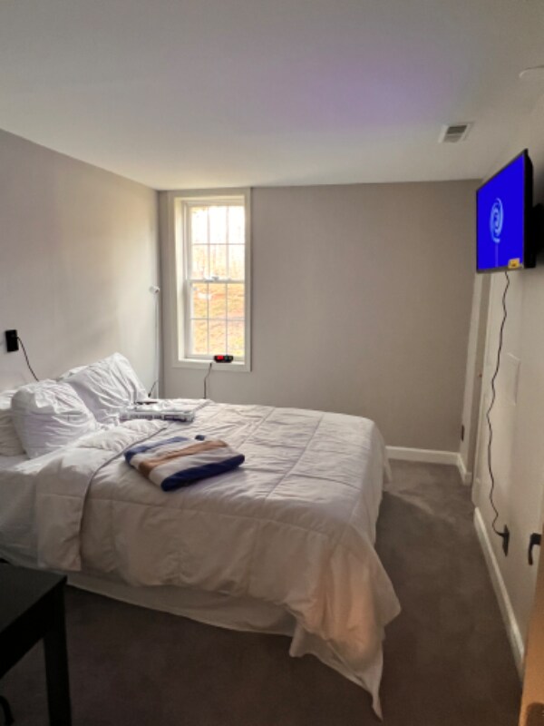 1 Lakinhurst Ln