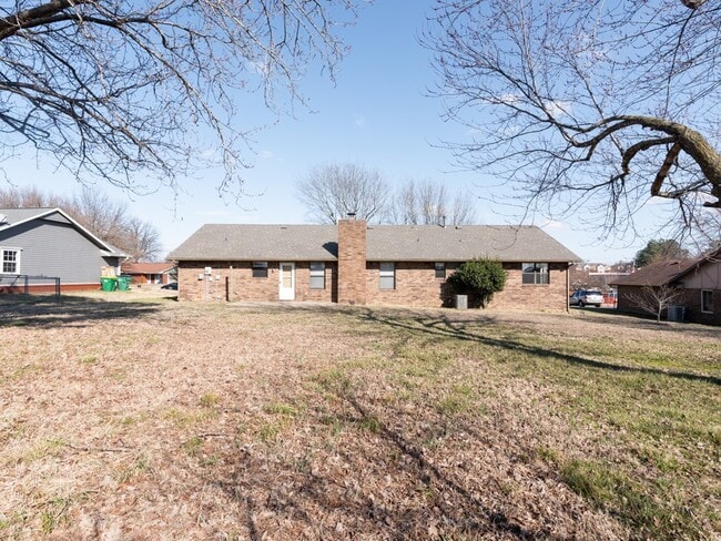 Photo - 1902 Thrush St