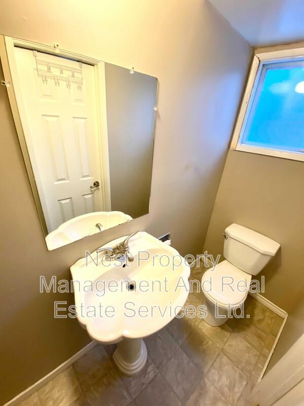 Photo - 1900-1900 Strathcona Ave