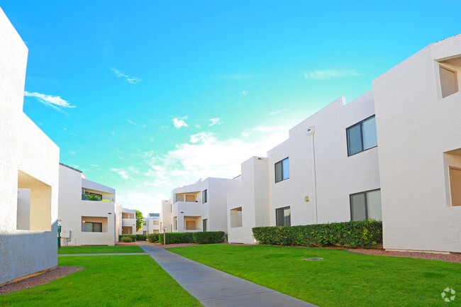 Photo - Desert Springs Apartments