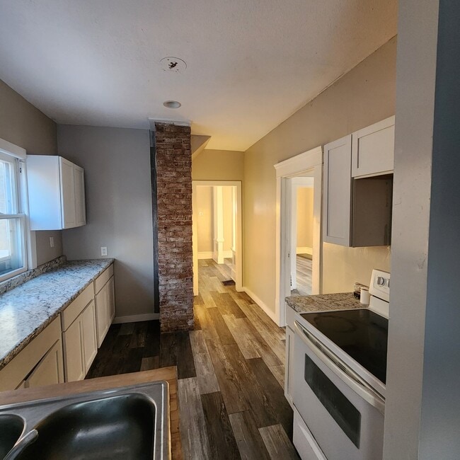 Photo - 1380 Moore St