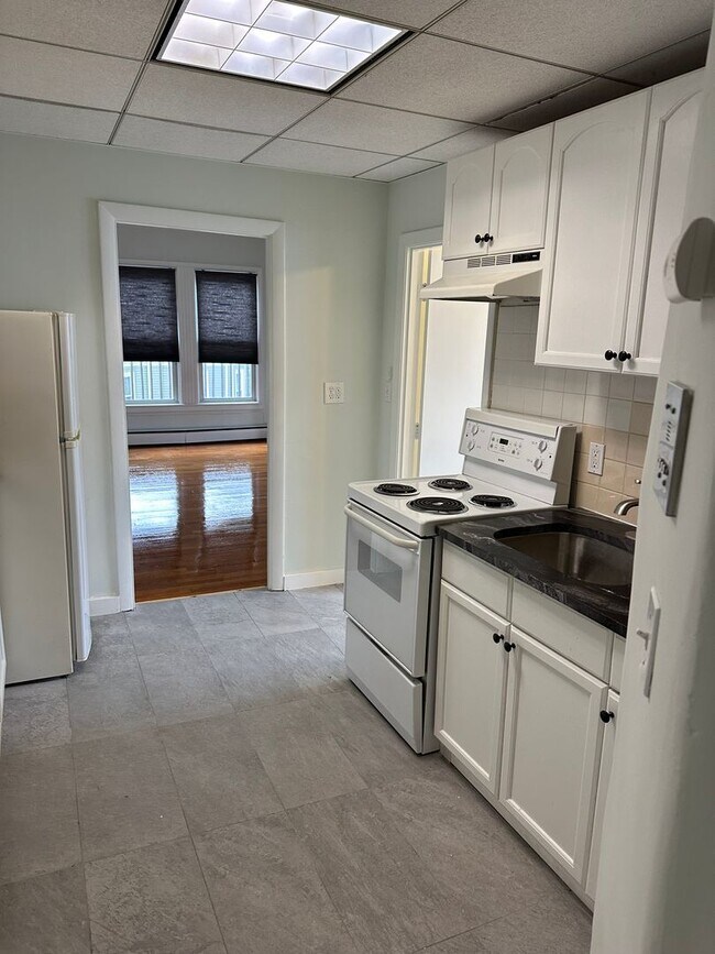 Building Photo - Nicely updated, pet friendly 1 bed near Porter Square in Cambridge!