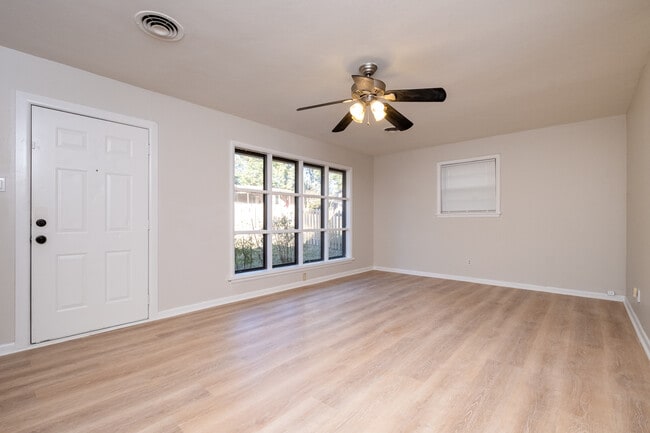 Photo - 7321 Illinois St