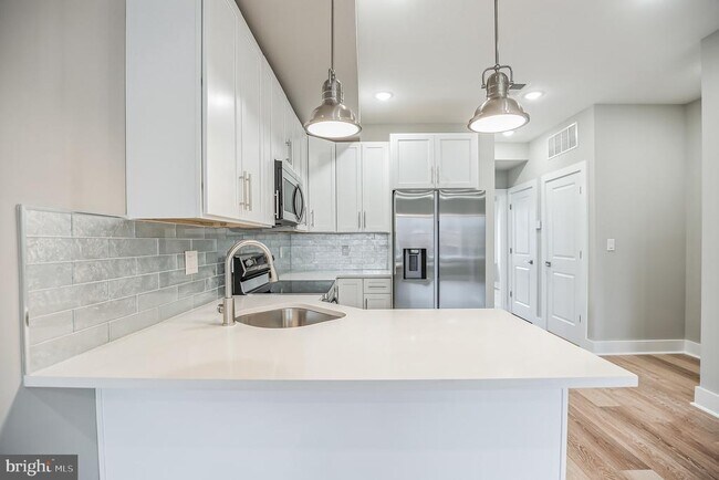 Photo - 2216 Emerald St