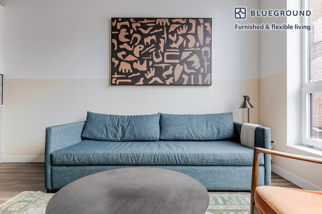 Photo - 61 W Erie St Unidad FL3-ID1405